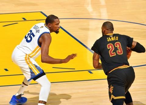 巴萨在塞维利亚对阵贝蒂斯的百年对决：历史的延续与未来的碰撞（百年宿敌再会塞维利亚：巴萨VS贝蒂斯，历史延续与未来争锋）