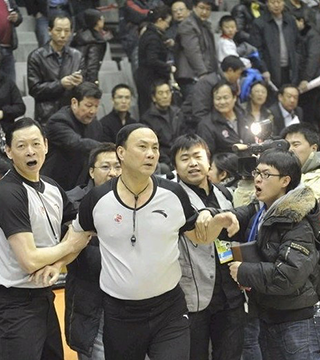 半场战报：科隆1-2法兰克福（半场：科隆1-2落后法兰克福）