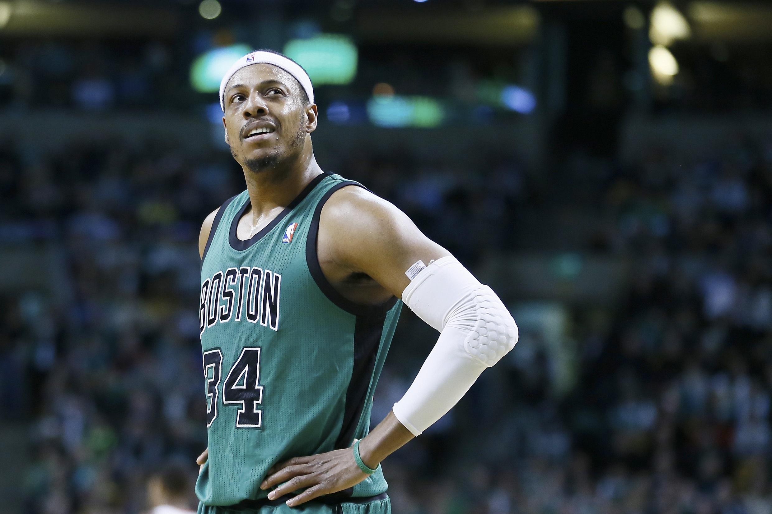 苏超风云 李成贤当着我的面嬉皮笑打闹，我真想真想给他出张牌！你们同意吗？（苏超风云：目睹李成贤嬉闹，我差点亮牌，你赞成吗？）