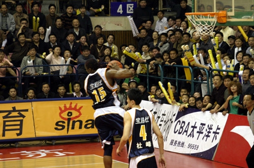 半场战报：莱切2-0都灵，班达建功，拉萨纳-库利巴利破门（半场速递：莱切2-0领先都灵，班达与拉萨纳-库利巴利各入一球）