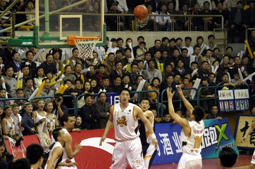 NBA精彩回放：湖人绝杀凯尔特人,（NBA经典瞬间：湖人压哨绝杀凯尔特人）