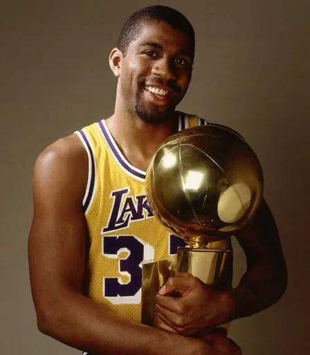 英超单场双0.8+数据：B费再创近四季第二纪录（英超单场双0.8+数据再现，B费再度写下近四季次高纪录）