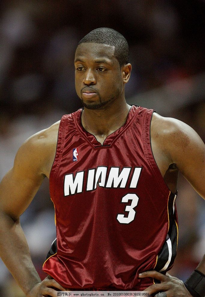 库蒂尼奥为小儿子庆祝生日，一家人身穿他效力过球队的球衣（库蒂尼奥为幼子庆生，全家穿上他曾效力球队的球衣）