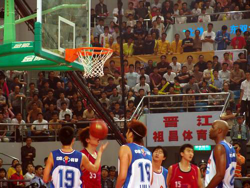 弗里克：没做好逼抢；我们不想用低位防守并靠反击1-0取胜（弗里克：逼抢执行不佳；我们不想靠低位防守与反击拿到1-0）